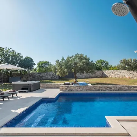 In Nyaraló Galižana