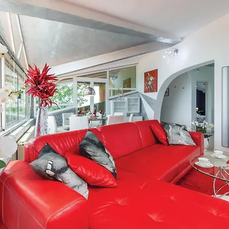 Vakantiehuis Lovely In